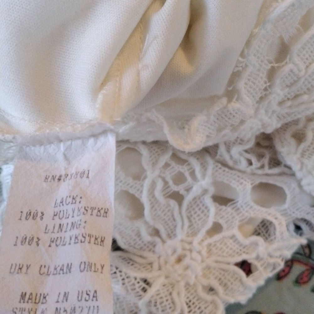 Kay Celine Lace Dress - Picture 10 of 12